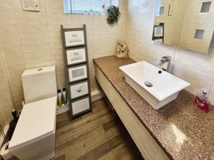 Guest wc- click for photo gallery